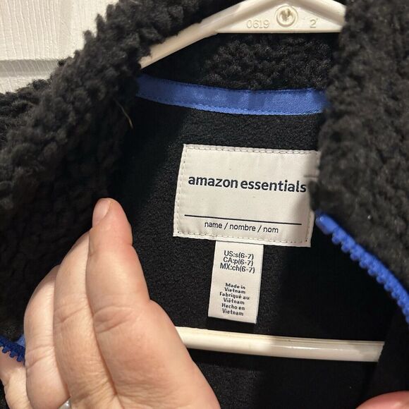 Amazon Essentials Boys Size Small 6-7 Fleece Pull Over Jacket Black 1/4 zip Soft - Picture 3 of 5